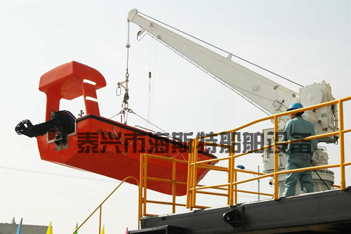 電動(dòng)回轉(zhuǎn)艇吊